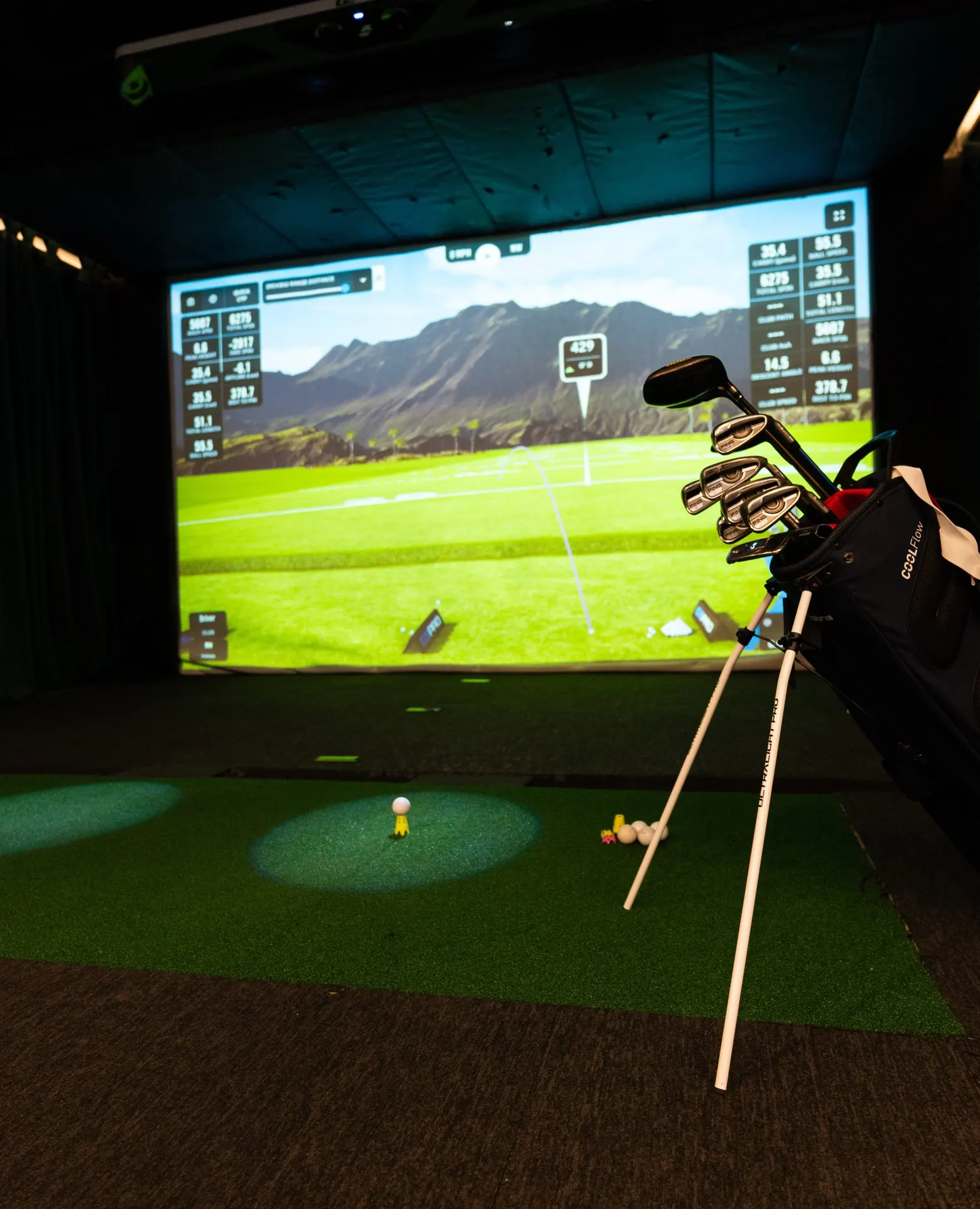 A GolfX simulator bay